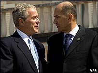 Bush e o premiê esloveno Janez Jansa no Castelo Brdo