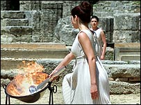 Олімпійський вогонь запалено