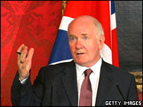 وزير دفاع بريتانيا