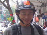 Blogger Điếu Cày trong cuộc biểu tình phản đối Trung Quốc thành lập khu Tam Sa