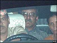 कोइराला से बातचीत के लिए कार में आते हुए प्रचंड