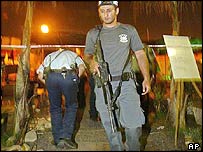 O ataque acontecei perto de um bar 