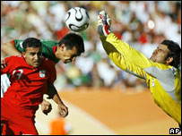 伊朗门前的紧张场面