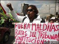 Protestos em frente ao Congresso do Equador