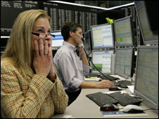 Thị trường sẽ còn biến động vì giới đầu tư quan sát động thái của nhà chức trách