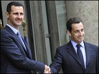 सीरिया के राष्ट्रपति असद और फ्रांस के राष्ट्रपति सरकोज़ी 