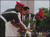President Rajapaksa unveiled the monument- Army.lk
