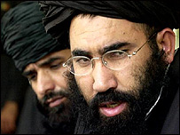 عبدالسلام ضعيف سخنگوی ارشد گروه طالبان در هنگام حمله ائتلاف ضدتروريسم