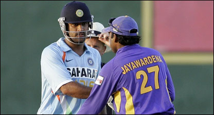 धोनी और महेला जयवर्धने