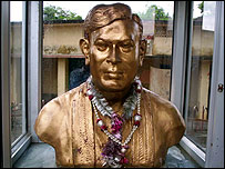 रामधारी सिंह दिनकर की प्रतिमा