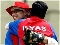 इलियास गुल ने बांग्लादेश के तीन बल्लेबाज़ों को आउट किया