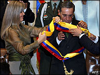 Alvaro Uribe toma posse