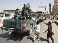 Не треба вважати, що афганці не можуть контролювати власну країну, каже посол