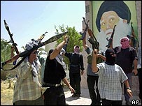 Militantes leais a Moqtada Al-Sadr