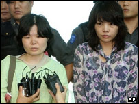 کیم جینا (راست) و کیم کیونگ-جا در سئول