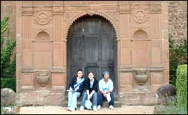 Kenilworth castle visitors 