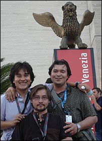 سينماگران افغان در محوطه برگزاری جشنواره ونيز