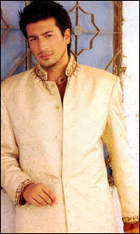 आमिर अदनान की डिज़ाइन की हुई शेरवानी