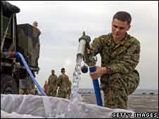 Lính Mỹ trên tàu USS Harper Ferry