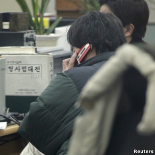 劉某在韓國警察局（08/01/2012）