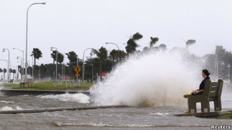 گردباد دریایی ایزاک در راه رسیدن به نیواورلئان است