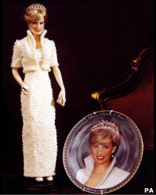 戴妃纪念洋娃娃和盘子