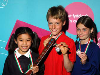 Llefaru i ddysgwyr 10-12oed - 1af - Samantha Huan, Ysgol Plas Crug; 2ail - Finn Neuman, Ysgol Croesgoch.