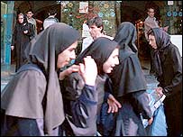 نامزدهای انتخابات به رای جوانان چشم دوخته اند