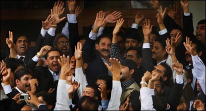 इफ़्तिख़ार चौधरी के घर जश्न