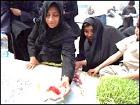 مردم بم در گروستان اين شهر سال نو را آغاز کردند