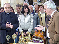 Michael Aspel and a collector