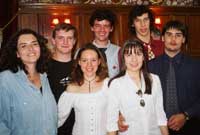 Rhai o fyfyrwyr cwrs 1997 yn Llanbed.  