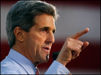 Jonh Kerry, pré-candidato de oposição a George W. Bush