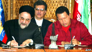 چاوز و خاتمی