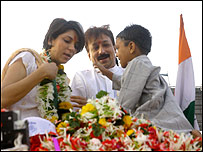 انتخابی مہم کے دوران پریادت جیکی شراف کے ساتھ 