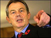 Tony Blair insiste na imposição de detenções por 90 dias sem acusações formais