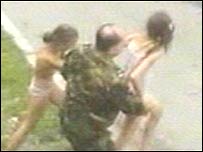 Okuldan çıkarılan rehine çocuklar