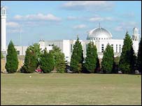 فائل فوٹو: احمدیہ جماعت کی سب سے بڑی مسجد برطانیہ میں ہے