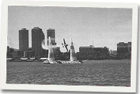 Un o'r awyrennau acrobatig yn Ras Awyr y Red Bull