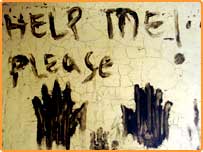 بندہ اچے کے ایک سکول میں دیوار پر لکھی اپیل