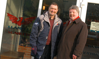 Ray greets Simon at Stradey park