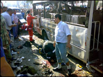 Explosão de ônibus em Trípoli. Foto: AFP/Getty Images