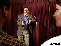 Homem fazendo discurso