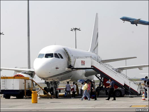 香港亚洲国际航空展上展出的空客A318精英型商务机(新华社图片8/9/2009)