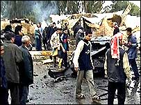 Nejef'te patlama sonrası halk enkazın çevresinde