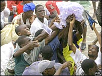 ساکنان گونائيو در تقلا برای گرفتن سهميه آب