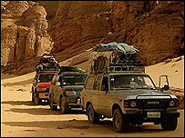 Carro de excursão na região de Gilf al-Kebir (arquivo)