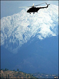 هليکوپتر امدادی در ناحيه کشمير