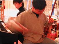 Lê Hải kéo đàn cò, Nguyễn Minh đệm piano