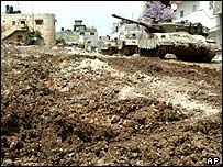 जनीन में इसराइली टैंक